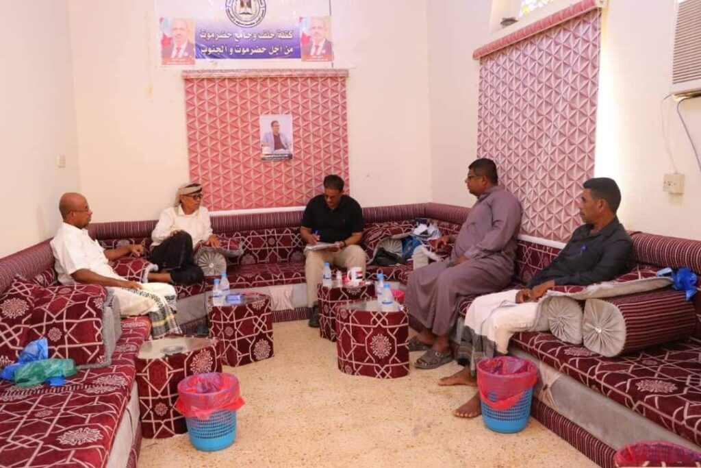 بن سميدع يلتقي الهيئة الادارية لنادي القادسية بمديرية ساه.. بن سميدع يلتقي الهيئة الادارية لنادي القادسية بمديرية ساه..