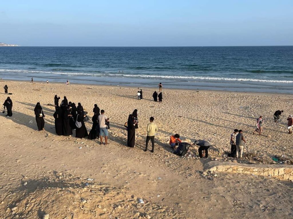 ضمن أنشطة وفعاليات اسبوع النظافة والبيئة للعام 2024م … تنفيد حملة نظافة شاملة على شاطئ الستين بالمكلا "صور" ضمن أنشطة وفعاليات اسبوع النظافة والبيئة للعام 2024م … تنفيد حملة نظافة شاملة على شاطئ الستين بالمكلا "صور"