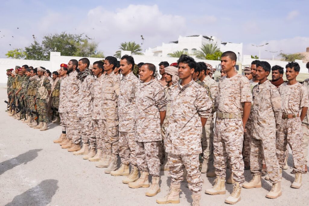 اللواء الركن البحسني يطلع على مستوى التدريبات للكتيبة المستجدة باللواء الأول حرس رئاسي اللواء الركن البحسني يطلع على مستوى التدريبات للكتيبة المستجدة باللواء الأول حرس رئاسي