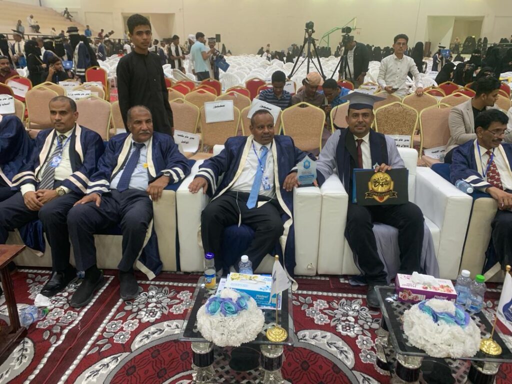 الماجستير بامتياز الطالب خالد بن حيدره في مناهج وطرائق التدريس بجامعة سيئون الماجستير بامتياز الطالب خالد بن حيدره في مناهج وطرائق التدريس بجامعة سيئون
