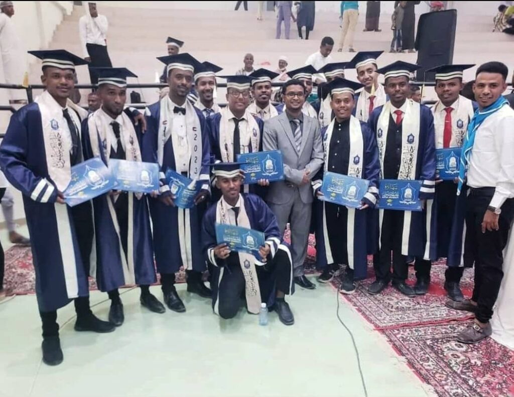 مكتب الشباب والرياضة في وادي وصحراء حضرموت يهنئ بتخرج أول دفعة من طلاب كلية التربية البدنية والرياضية مكتب الشباب والرياضة في وادي وصحراء حضرموت يهنئ بتخرج أول دفعة من طلاب كلية التربية البدنية والرياضية