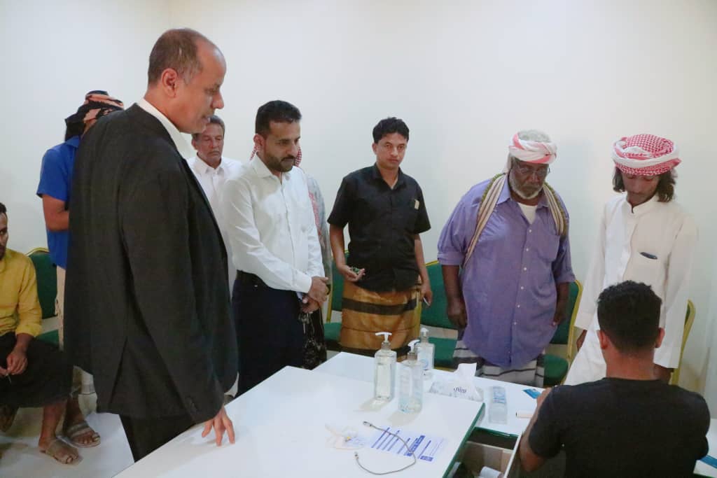 مدير عام سيئون يدشن مشروع المساعدات الغذائية العامة (توزيع الحوالات النقدية) بعدد من نقاط التوزيع بمديرية سيئون مدير عام سيئون يدشن مشروع المساعدات الغذائية العامة (توزيع الحوالات النقدية) بعدد من نقاط التوزيع بمديرية سيئون