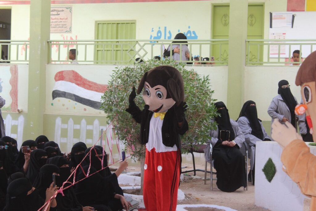 على وقع ابداع الطفولة وبحضور جماهيري كبير .. روضة الطفل بتاربة تحتفل بالعيد الثالث والعشرون للتأسيس بحفل تكريمي "شاهد الصور" على وقع ابداع الطفولة وبحضور جماهيري كبير .. روضة الطفل بتاربة تحتفل بالعيد الثالث والعشرون للتأسيس بحفل تكريمي "شاهد الصور"