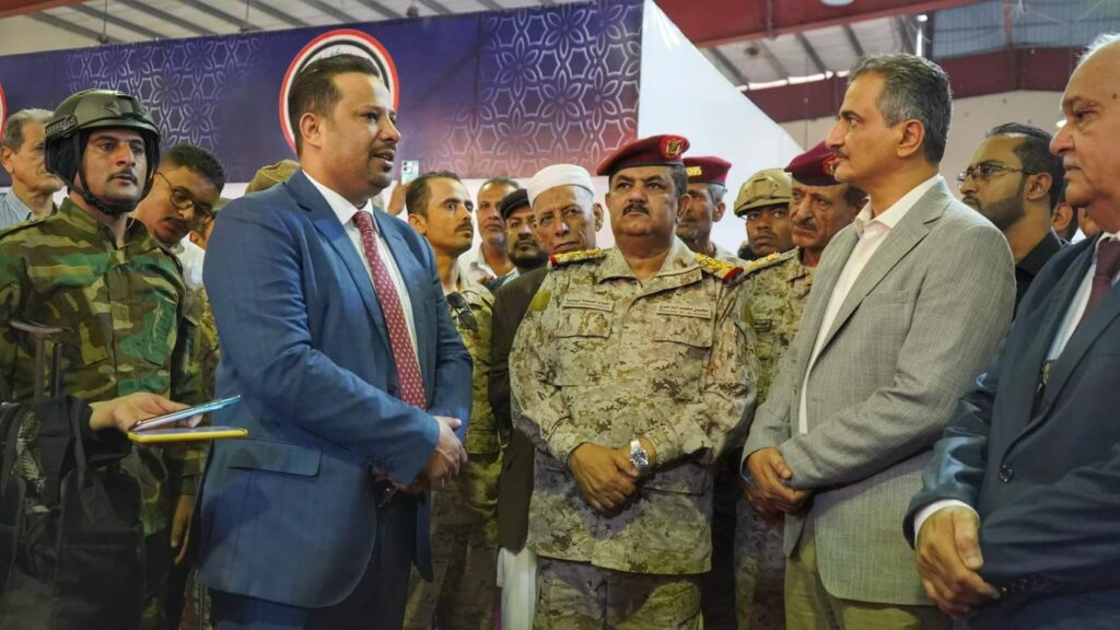 عدن : وزير الدفاع والدوله يفتتحان معرض الشهر الكريم عدن : وزير الدفاع والدوله يفتتحان معرض الشهر الكريم