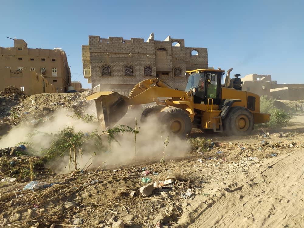 بتوجيهات مدير عام مديرية تريم .. وحدة النظافة والتحسين بالمديرية تقوم بتصفية مضمار سباق الهجن "شاهد الصور" بتوجيهات مدير عام مديرية تريم .. وحدة النظافة والتحسين بالمديرية تقوم بتصفية مضمار سباق الهجن "شاهد الصور"