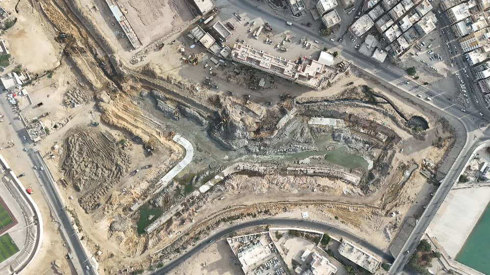 محافظ حضرموت يتفقّد أعمال صبّة الجدران الساندة وخوازيق جسر المشاه للمرحلة الثانية لمشروع خور المكلا محافظ حضرموت يتفقّد أعمال صبّة الجدران الساندة وخوازيق جسر المشاه للمرحلة الثانية لمشروع خور المكلا