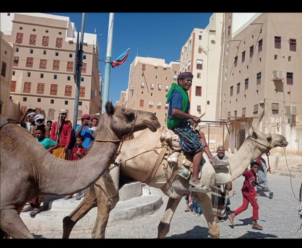 ( إدخلوها بسلام ٱمنين ) شبام تستقبل ضيوفها في عرسها الثقافي والتجاري والتراثي "شاه. الصور" ( إدخلوها بسلام ٱمنين ) شبام تستقبل ضيوفها في عرسها الثقافي والتجاري والتراثي "شاه. الصور"