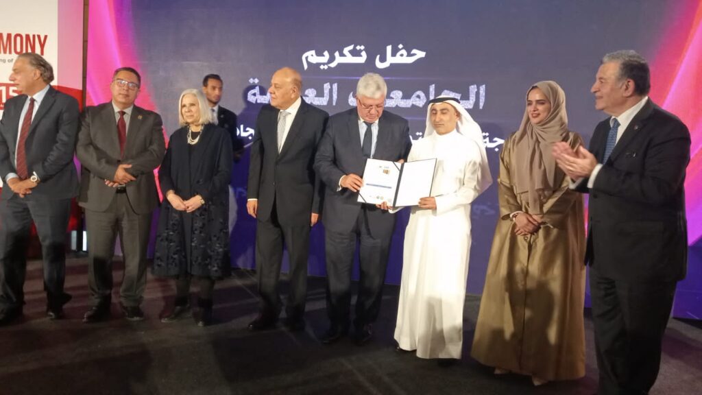 رئيس جامعة حضرموت : تكريم الجامعة بالقاهرة إنجاز رائع ومتميز لمكانتها العلمية،والدكتور الصبان يتسلم شهادة التكريم رئيس جامعة حضرموت : تكريم الجامعة بالقاهرة إنجاز رائع ومتميز لمكانتها العلمية،والدكتور الصبان يتسلم شهادة التكريم