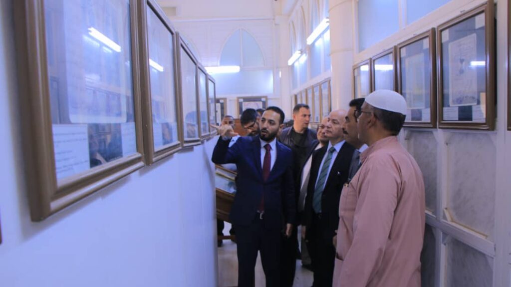 وكيل المحافظة والسفير التركي يزوران مسجد المحضار ومكتبة الاحقاف للمخطوطات بمديرية تريم وكيل المحافظة والسفير التركي يزوران مسجد المحضار ومكتبة الاحقاف للمخطوطات بمديرية تريم
