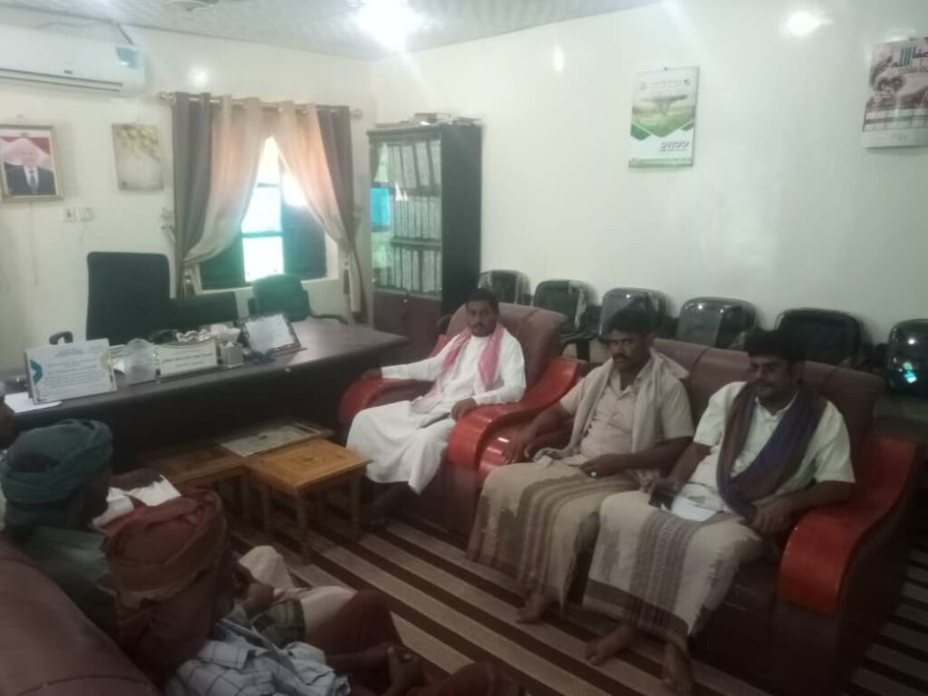 الشيخ محمد احمد المنهالي عضو المجلس المحلي بلمحافظه يستقبل وفد البيطرة بمكتب الزراعه والري حضرموت الوادي والصحراء الشيخ محمد احمد المنهالي عضو المجلس المحلي بلمحافظه يستقبل وفد البيطرة بمكتب الزراعه والري حضرموت الوادي والصحراء