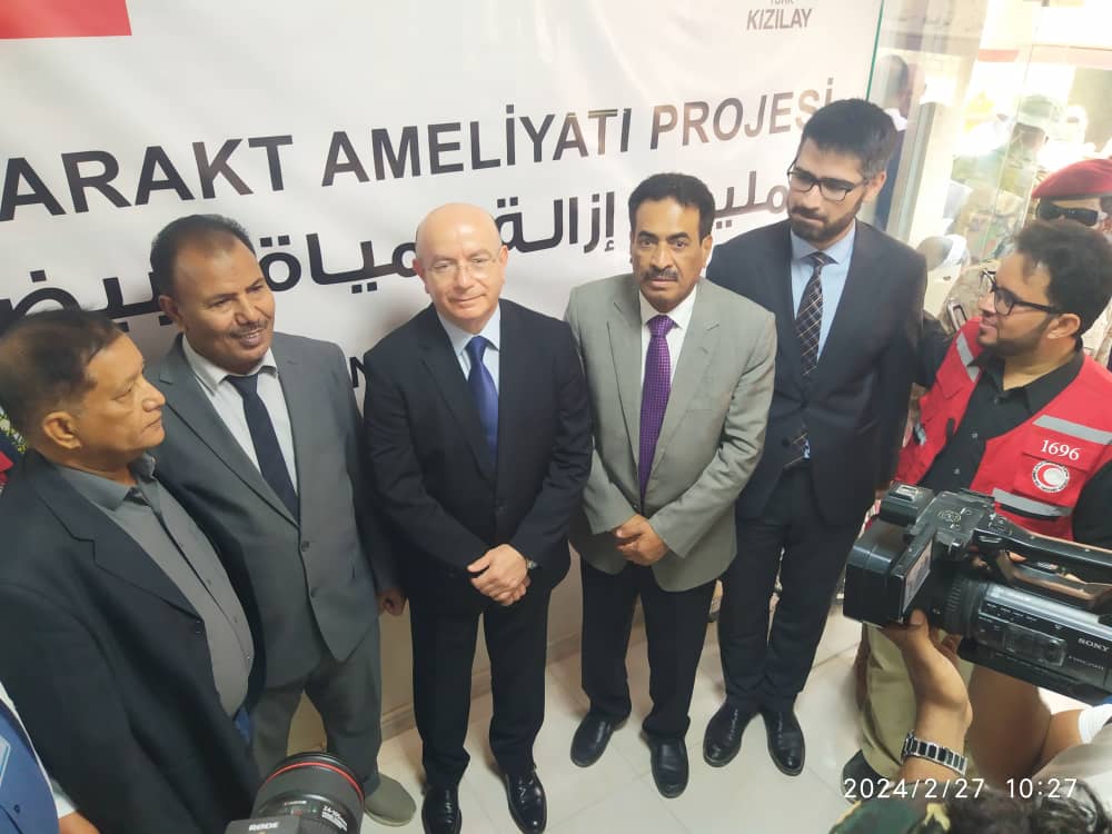 تدشين مخيم عمليات ازلة المياة البيضاء بمدينة السلام سيؤن تدشين مخيم عمليات ازلة المياة البيضاء بمدينة السلام سيؤن