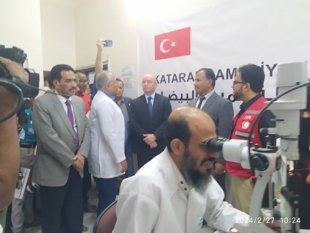 تدشين مخيم عمليات ازلة المياة البيضاء بمدينة السلام سيؤن تدشين مخيم عمليات ازلة المياة البيضاء بمدينة السلام سيؤن