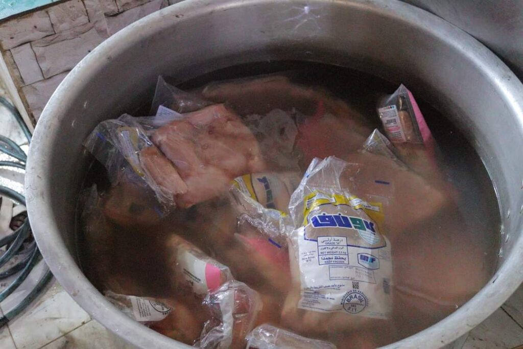 بحسب توجيهات المدير العام لمكتب وزارة الأشغال العامة والطرق بساحل حضرموت..نزول مفاجئ لمدير الإصحاح بالمحافظة لغيل باوزير وضبط مطاعم ومخبز مخالفين. "شاهد الصور" بحسب توجيهات المدير العام لمكتب وزارة الأشغال العامة والطرق بساحل حضرموت..نزول مفاجئ لمدير الإصحاح بالمحافظة لغيل باوزير وضبط مطاعم ومخبز مخالفين. "شاهد الصور"