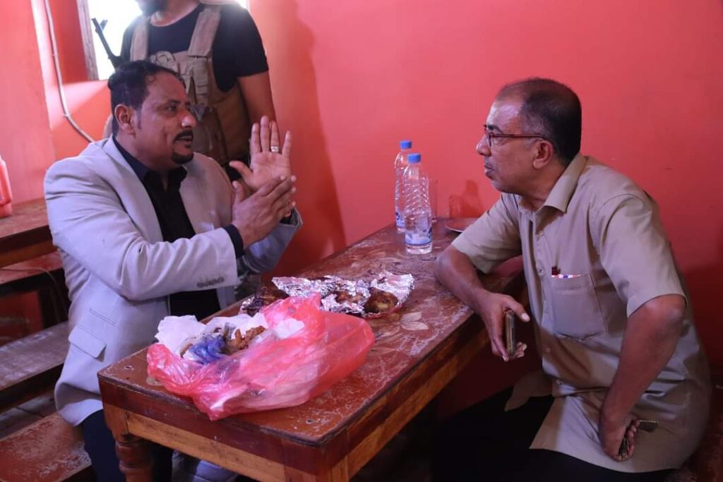 بحسب توجيهات المدير العام لمكتب وزارة الأشغال العامة والطرق بساحل حضرموت..نزول مفاجئ لمدير الإصحاح بالمحافظة لغيل باوزير وضبط مطاعم ومخبز مخالفين. "شاهد الصور" بحسب توجيهات المدير العام لمكتب وزارة الأشغال العامة والطرق بساحل حضرموت..نزول مفاجئ لمدير الإصحاح بالمحافظة لغيل باوزير وضبط مطاعم ومخبز مخالفين. "شاهد الصور"