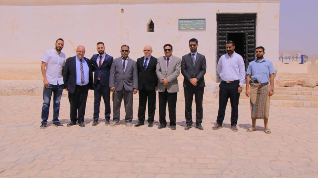 الوكيل العامري والسفير التركي يزوران قصر سيئون والمركز التراثي للفضة الحضرمية بمدينة سيئون الوكيل العامري والسفير التركي يزوران قصر سيئون والمركز التراثي للفضة الحضرمية بمدينة سيئون