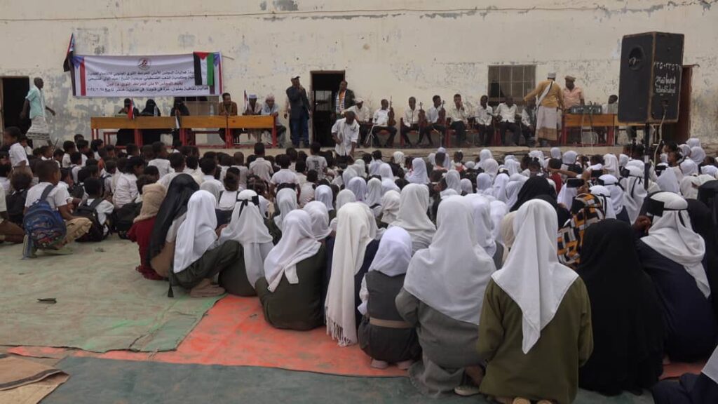 برعاية رئيس المكتب السياسي الأستاذ عبدالولي الصبيحي .. الحراك الثوري بمحافظة أبين يقيم فعالية تضامنية كبرى مع غزة بمديرية خنفر - شاهد الصور برعاية رئيس المكتب السياسي الأستاذ عبدالولي الصبيحي .. الحراك الثوري بمحافظة أبين يقيم فعالية تضامنية كبرى مع غزة بمديرية خنفر - شاهد الصور