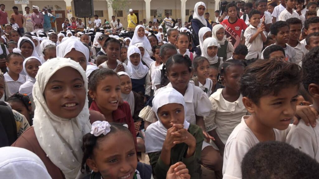 برعاية رئيس المكتب السياسي الأستاذ عبدالولي الصبيحي .. الحراك الثوري بمحافظة أبين يقيم فعالية تضامنية كبرى مع غزة بمديرية خنفر - شاهد الصور برعاية رئيس المكتب السياسي الأستاذ عبدالولي الصبيحي .. الحراك الثوري بمحافظة أبين يقيم فعالية تضامنية كبرى مع غزة بمديرية خنفر - شاهد الصور