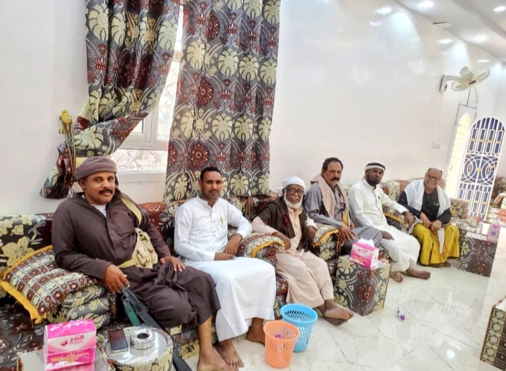 شيخ مشايخ قبائل كنده الشيخ علي بن عبدالله بن هفتان الصيعري الكندي يستقبل عدد من أبناء قبائل كندة شيخ مشايخ قبائل كنده الشيخ علي بن عبدالله بن هفتان الصيعري الكندي يستقبل عدد من أبناء قبائل كندة