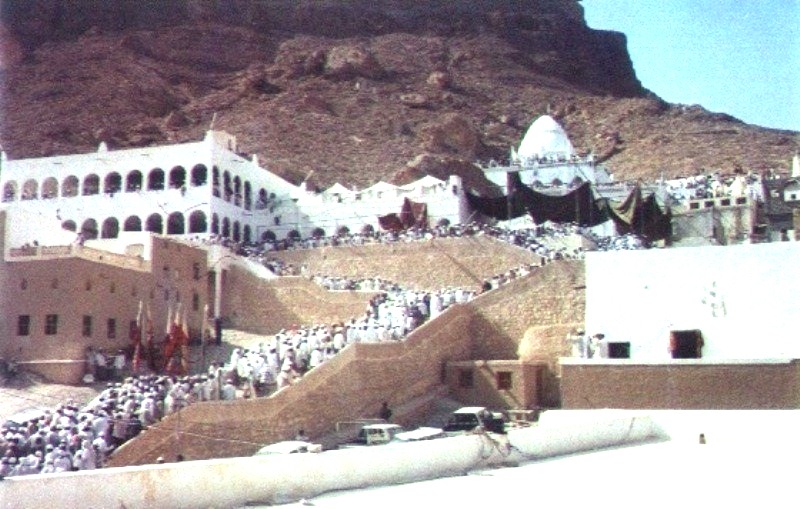 العامري والعمودي يتفقدان المركز الاسعافي الصحي بشعب النبي هود بمديرية السوم بحضرموت الوادي العامري والعمودي يتفقدان المركز الاسعافي الصحي بشعب النبي هود بمديرية السوم بحضرموت الوادي