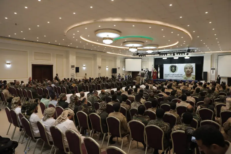 اللواء الزُبيدي : قواتنا المسلحة والأمن صمام أمان الجنوب وضمان انتصار قضية شعبه الوطنية اللواء الزُبيدي : قواتنا المسلحة والأمن صمام أمان الجنوب وضمان انتصار قضية شعبه الوطنية