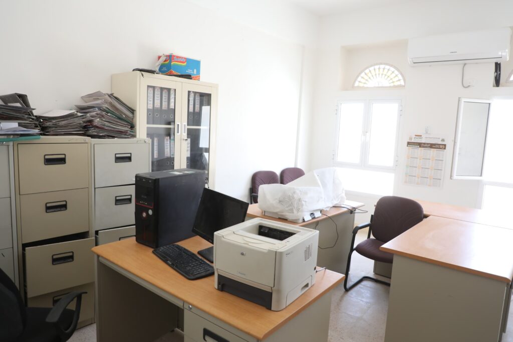 محافظ حضرموت يفتتح المبنى الجديد لإدارة تربية مديرية سيئون محافظ حضرموت يفتتح المبنى الجديد لإدارة تربية مديرية سيئون