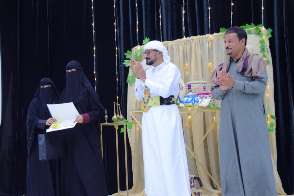 بحضور مدير عام مديرية شبام روضة الطفل بالحوطة تختتم عامها الدراسي بحفل فني وتكريمي بحضور مدير عام مديرية شبام روضة الطفل بالحوطة تختتم عامها الدراسي بحفل فني وتكريمي