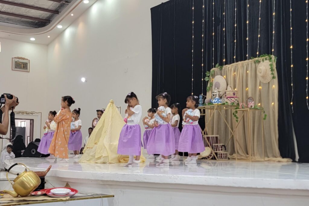 بحضور مدير عام مديرية شبام روضة الطفل بالحوطة تختتم عامها الدراسي بحفل فني وتكريمي بحضور مدير عام مديرية شبام روضة الطفل بالحوطة تختتم عامها الدراسي بحفل فني وتكريمي