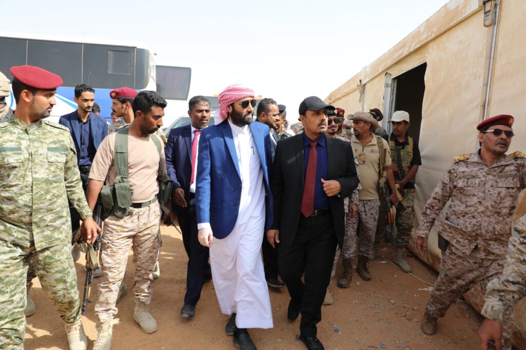محافظ حضرموت يبحث اجراءات تسهيل تفويج المعتمرين بميناء الوديعة البري ويوجه بتوفير منشآت خدمات عامة محافظ حضرموت يبحث اجراءات تسهيل تفويج المعتمرين بميناء الوديعة البري ويوجه بتوفير منشآت خدمات عامة
