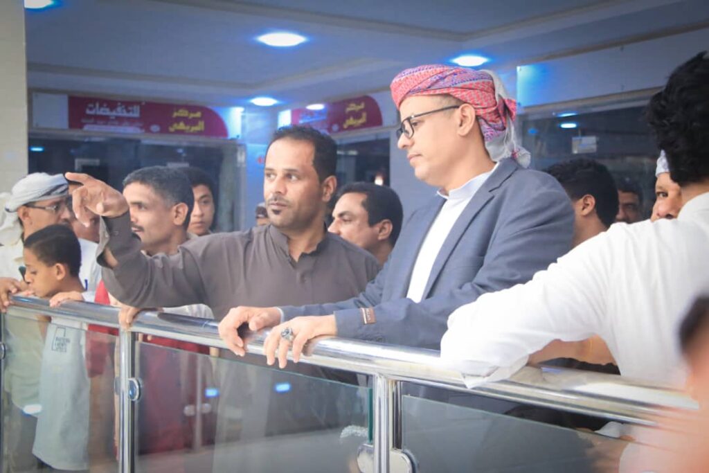 خلال افتتاحه مركز (استار مول) التجاري بمدينة سيئون .. مدير عام سيئون يؤكد أن المشاريع الإستثمارية تعد خطوة مهمة في تعزيز مكانة سيئون كواحدة من المدن الرائدة في المجال الإستثماري على مستوى الجمهورية. خلال افتتاحه مركز (استار مول) التجاري بمدينة سيئون .. مدير عام سيئون يؤكد أن المشاريع الإستثمارية تعد خطوة مهمة في تعزيز مكانة سيئون كواحدة من المدن الرائدة في المجال الإستثماري على مستوى الجمهورية.