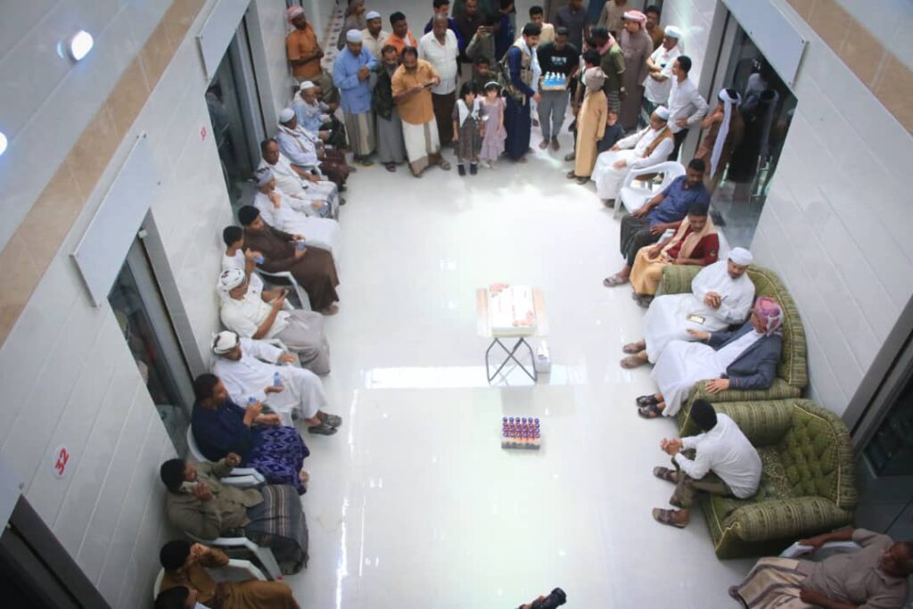 خلال افتتاحه مركز (استار مول) التجاري بمدينة سيئون .. مدير عام سيئون يؤكد أن المشاريع الإستثمارية تعد خطوة مهمة في تعزيز مكانة سيئون كواحدة من المدن الرائدة في المجال الإستثماري على مستوى الجمهورية. خلال افتتاحه مركز (استار مول) التجاري بمدينة سيئون .. مدير عام سيئون يؤكد أن المشاريع الإستثمارية تعد خطوة مهمة في تعزيز مكانة سيئون كواحدة من المدن الرائدة في المجال الإستثماري على مستوى الجمهورية.