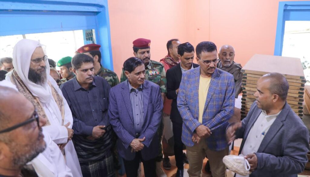 عضو مجلس القيادة الرئاسي البحسني يدشّن مشروع المخابز الخيرية بالمكلا عضو مجلس القيادة الرئاسي البحسني يدشّن مشروع المخابز الخيرية بالمكلا