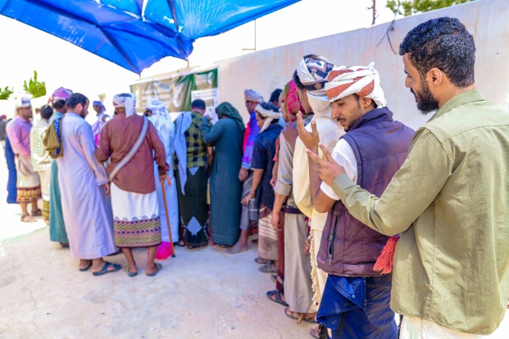مركز الملك سلمان للإغاثة والأعمال الإنسانية يدشن توزيع سلة إطعام في مديريتي ثمود ورماه مركز الملك سلمان للإغاثة والأعمال الإنسانية يدشن توزيع سلة إطعام في مديريتي ثمود ورماه