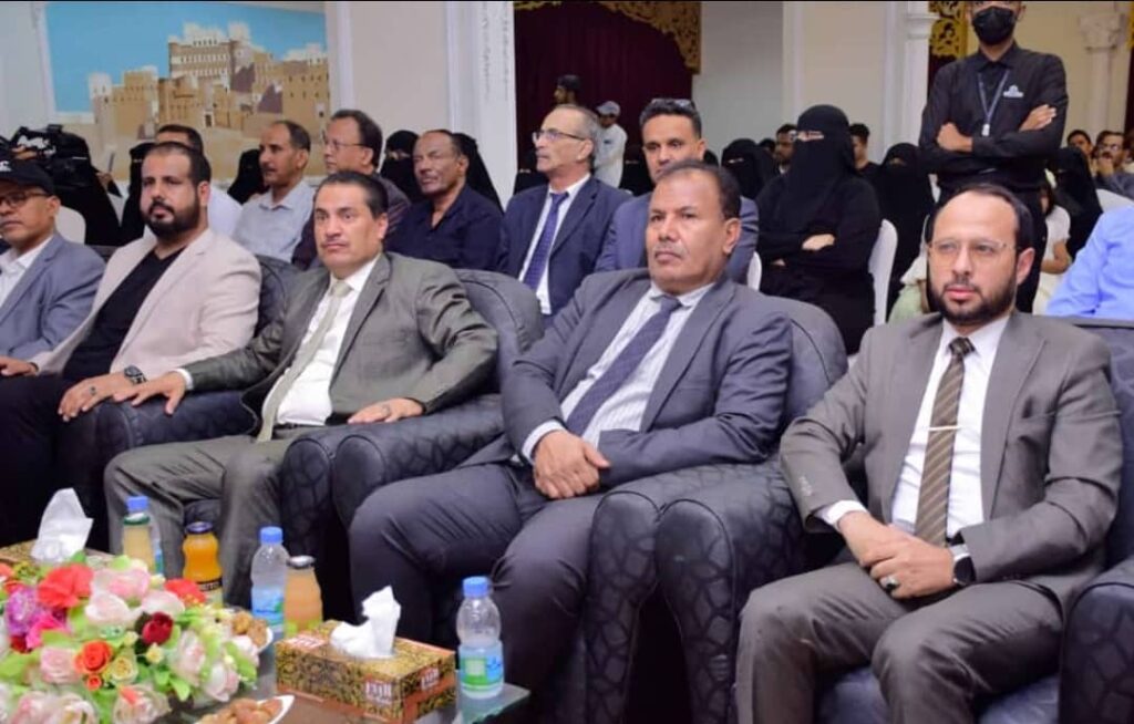 الوكيل العامري يشهد حفل تكريم الموظف المثالي بمكتب وزارة الخدمة المدنية والتأمينات بوادي وصحراء حضرموت الوكيل العامري يشهد حفل تكريم الموظف المثالي بمكتب وزارة الخدمة المدنية والتأمينات بوادي وصحراء حضرموت