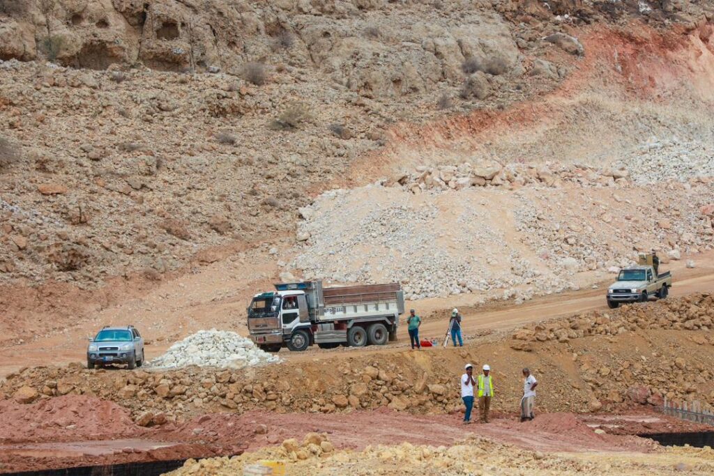 عضو مجلس القيادة الرئاسي البحسني يدشن مشروع توسعة شارع المكلا الرئيس ويتفقد سير الأعمال في الطريق الدائري عضو مجلس القيادة الرئاسي البحسني يدشن مشروع توسعة شارع المكلا الرئيس ويتفقد سير الأعمال في الطريق الدائري