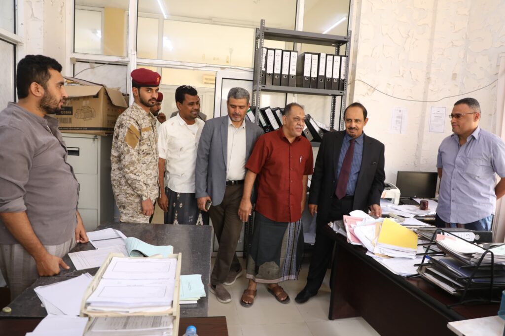 قيادة السلطة المحلية بحضرموت تتفقّد الدوام الرسمي للوحدات الإدارية والمؤسسات والهيئات الحكومية في أول أيام رمضان قيادة السلطة المحلية بحضرموت تتفقّد الدوام الرسمي للوحدات الإدارية والمؤسسات والهيئات الحكومية في أول أيام رمضان