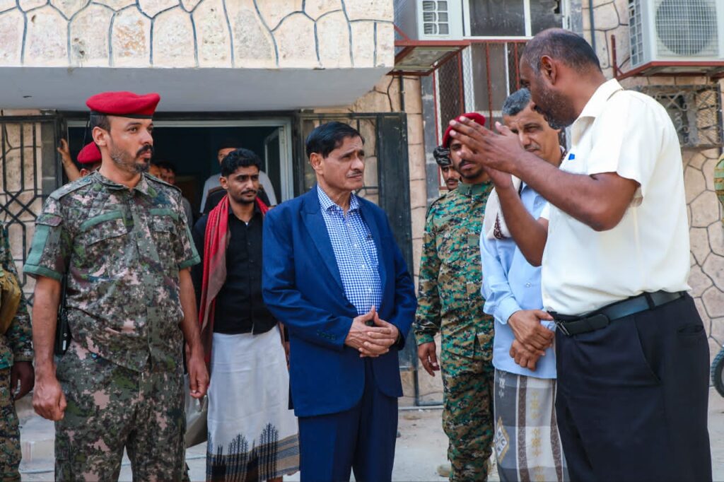 عضو مجلس القيادة الرئاسي البحسني يطلع على مستوى الخدمات الطبية والعلاجية بمستشفى غيل باوزير عضو مجلس القيادة الرئاسي البحسني يطلع على مستوى الخدمات الطبية والعلاجية بمستشفى غيل باوزير