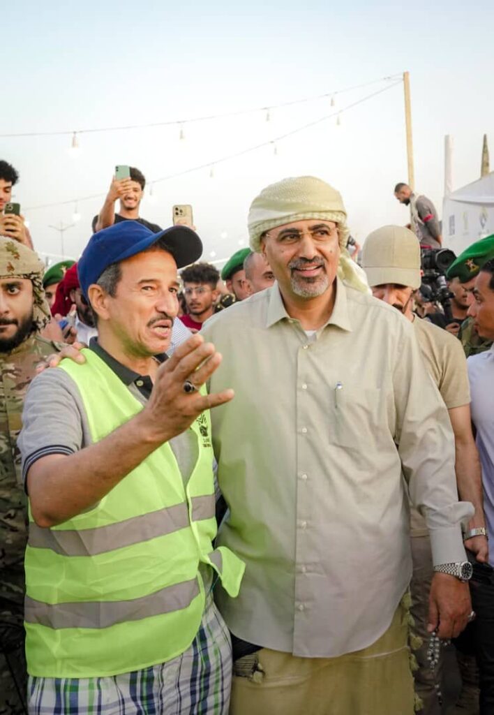 الرئيس الزُبيدي يزور الإفطار السنوي السابع للمجلس العزابي بالعاصمة عدن الرئيس الزُبيدي يزور الإفطار السنوي السابع للمجلس العزابي بالعاصمة عدن