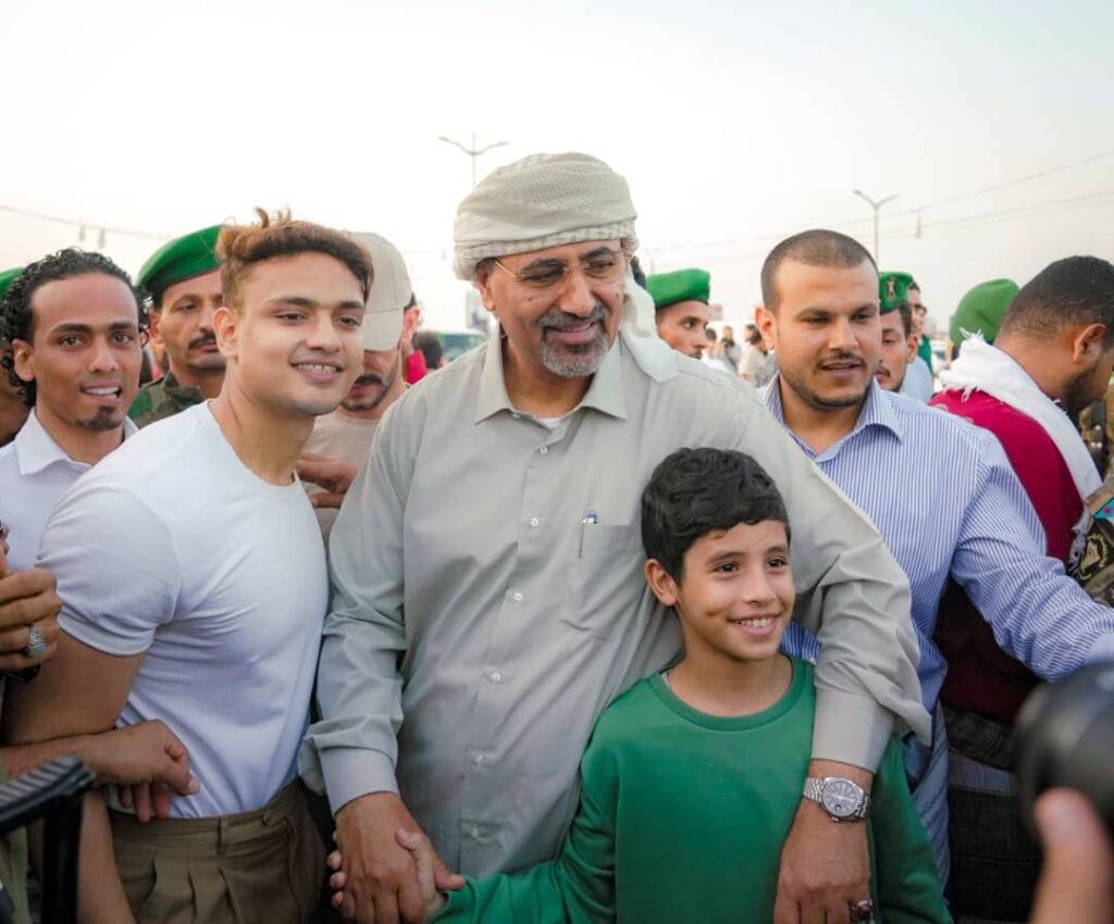 الرئيس الزُبيدي يزور الإفطار السنوي السابع للمجلس العزابي بالعاصمة عدن الرئيس الزُبيدي يزور الإفطار السنوي السابع للمجلس العزابي بالعاصمة عدن