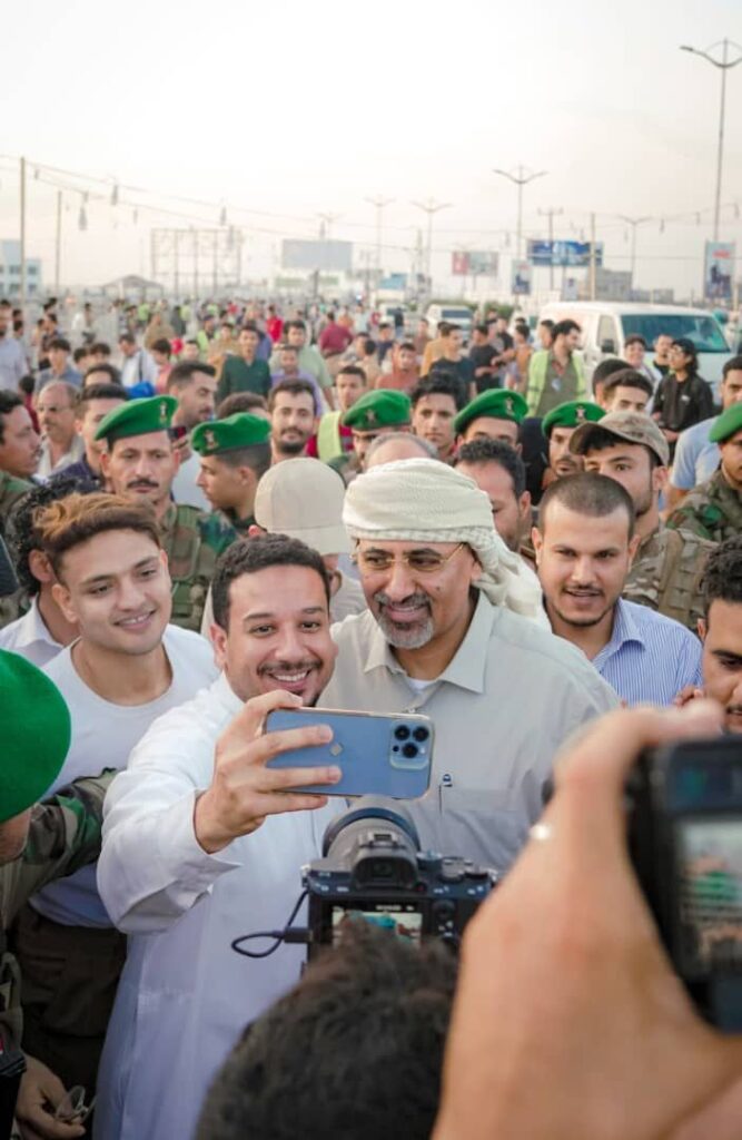 الرئيس الزُبيدي يزور الإفطار السنوي السابع للمجلس العزابي بالعاصمة عدن الرئيس الزُبيدي يزور الإفطار السنوي السابع للمجلس العزابي بالعاصمة عدن