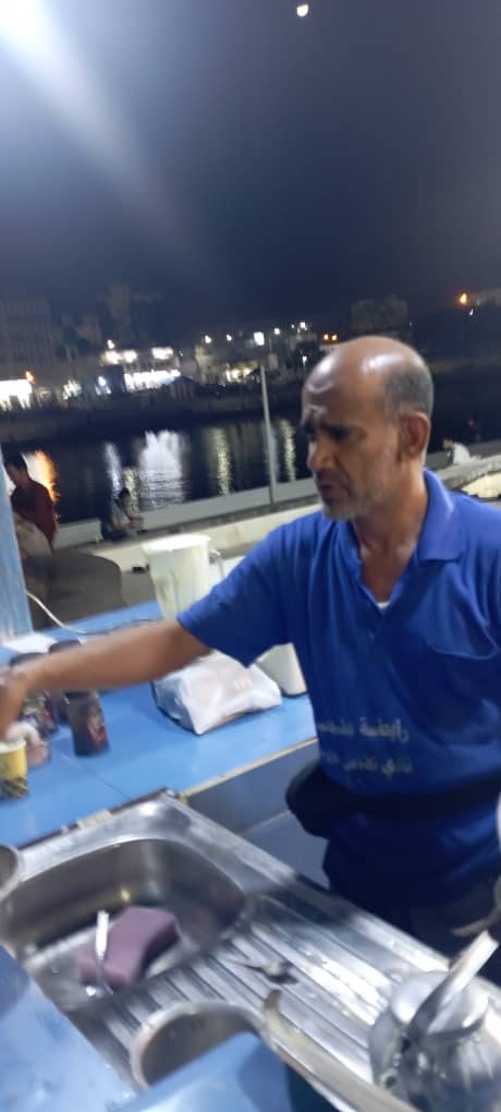 المقاهي الشعبية الرمضانية في مدينة المكلا عاصمة حضرموت سمر حتى ساعات الفجر الأولى عاداتنا وتراثنا في رمضان على حنات الملاعق في الفنجانين المقاهي الشعبية الرمضانية في مدينة المكلا عاصمة حضرموت سمر حتى ساعات الفجر الأولى عاداتنا وتراثنا في رمضان على حنات الملاعق في الفنجانين