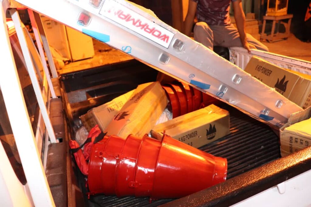 توزيع معدات إطفاء في احياء مديرية المكلا ضمن مبادرة لجنة السلامة المجتمعية توزيع معدات إطفاء في احياء مديرية المكلا ضمن مبادرة لجنة السلامة المجتمعية