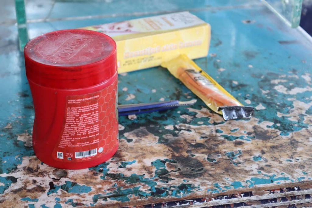 الإصحاح البيئي بساحل حضرموت يضبط عدد اربعة مطاعم و عدد أربعة صوالين بمدينة المكلا "شاهد الصور" الإصحاح البيئي بساحل حضرموت يضبط عدد اربعة مطاعم و عدد أربعة صوالين بمدينة المكلا "شاهد الصور"