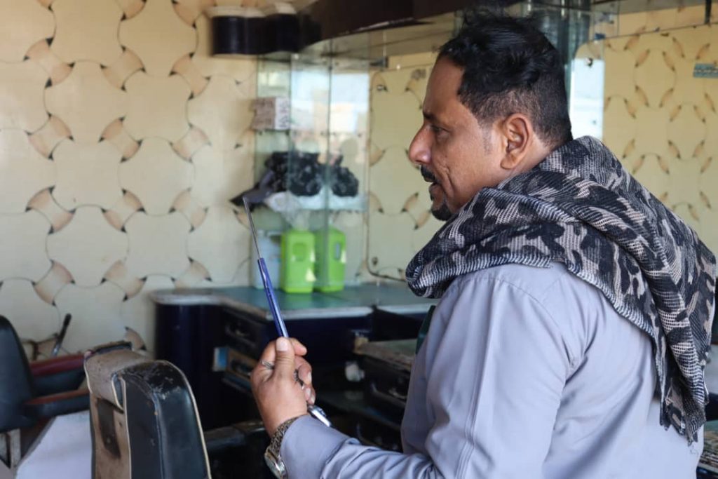 الإصحاح البيئي بساحل حضرموت يضبط عدد اربعة مطاعم و عدد أربعة صوالين بمدينة المكلا "شاهد الصور" الإصحاح البيئي بساحل حضرموت يضبط عدد اربعة مطاعم و عدد أربعة صوالين بمدينة المكلا "شاهد الصور"