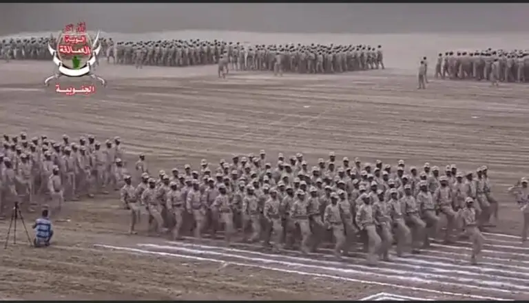 قوات العمالقة الجنوبية تشهد تخرج الدفعة الـ 52 من دورة التأهيل العسكري بعرض عسكري مهيب "صور" قوات العمالقة الجنوبية تشهد تخرج الدفعة الـ 52 من دورة التأهيل العسكري بعرض عسكري مهيب "صور"