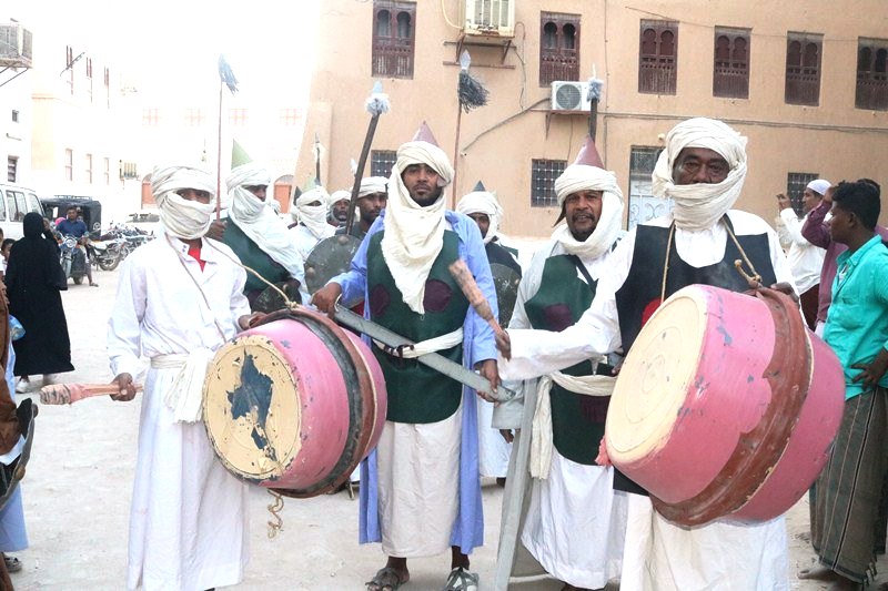 جيش الفرقان الاسلامي يشارك ختايم مساجد مدينة سيئون ليلة 11 من رمضان جيش الفرقان الاسلامي يشارك ختايم مساجد مدينة سيئون ليلة 11 من رمضان