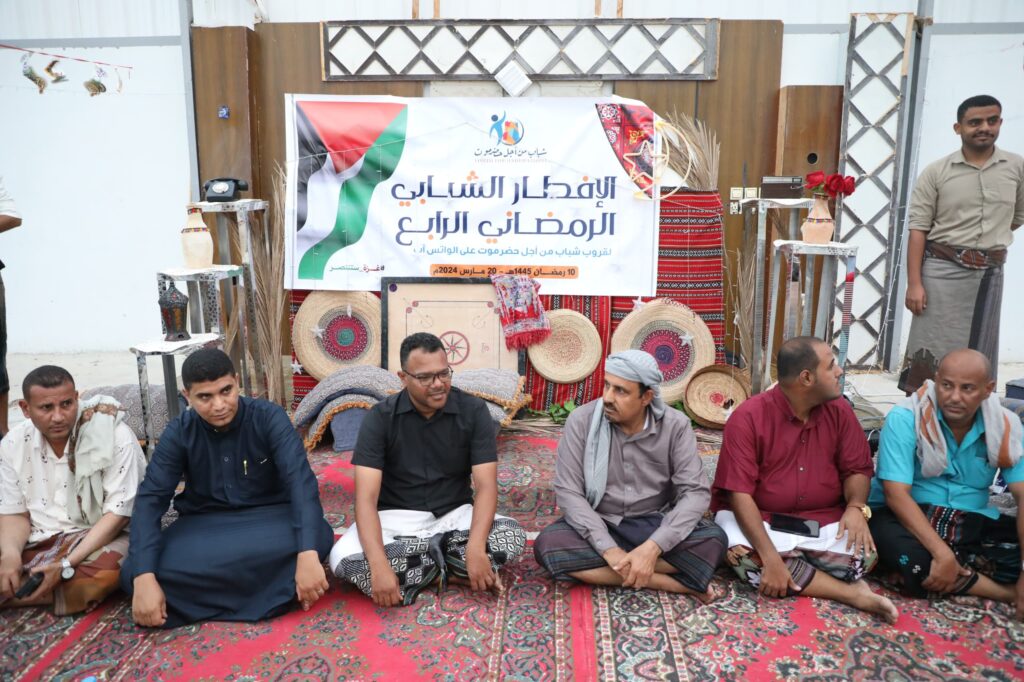 خلال الأمسية الرمضانية للملتقى الشبابي "شباب من أجل حضرموت" .. محافظ حضرموت يؤكد اهتمام السلطة المحلية بقطاع الشباب بوصفهم أدارة التغيير وعوامل البناء خلال الأمسية الرمضانية للملتقى الشبابي "شباب من أجل حضرموت" .. محافظ حضرموت يؤكد اهتمام السلطة المحلية بقطاع الشباب بوصفهم أدارة التغيير وعوامل البناء