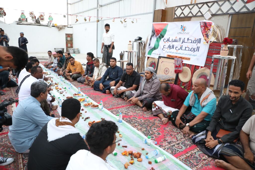 خلال الأمسية الرمضانية للملتقى الشبابي "شباب من أجل حضرموت" .. محافظ حضرموت يؤكد اهتمام السلطة المحلية بقطاع الشباب بوصفهم أدارة التغيير وعوامل البناء خلال الأمسية الرمضانية للملتقى الشبابي "شباب من أجل حضرموت" .. محافظ حضرموت يؤكد اهتمام السلطة المحلية بقطاع الشباب بوصفهم أدارة التغيير وعوامل البناء