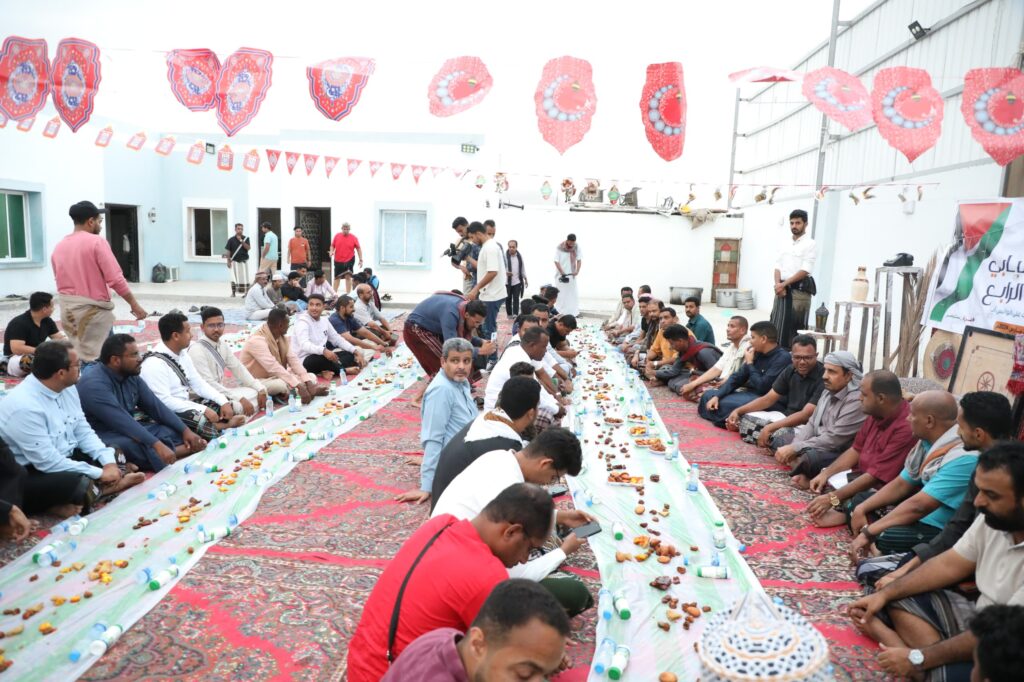 خلال الأمسية الرمضانية للملتقى الشبابي "شباب من أجل حضرموت" .. محافظ حضرموت يؤكد اهتمام السلطة المحلية بقطاع الشباب بوصفهم أدارة التغيير وعوامل البناء خلال الأمسية الرمضانية للملتقى الشبابي "شباب من أجل حضرموت" .. محافظ حضرموت يؤكد اهتمام السلطة المحلية بقطاع الشباب بوصفهم أدارة التغيير وعوامل البناء