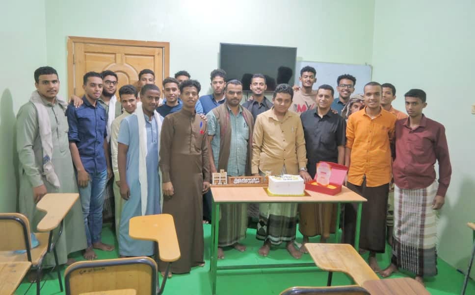 استفاد منه 50 طالب وطالبة مدير عام شبام يختتم دبلوم اللغة الإنجليزية للدفعة السادسة بمديرية شبام استفاد منه 50 طالب وطالبة مدير عام شبام يختتم دبلوم اللغة الإنجليزية للدفعة السادسة بمديرية شبام