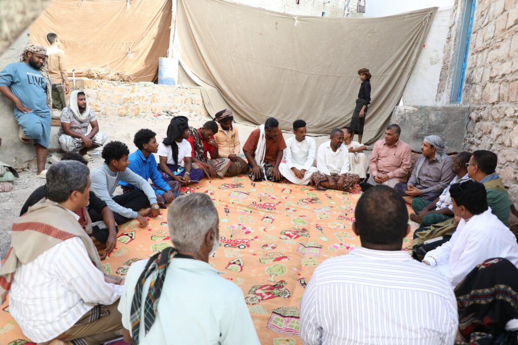 محافظ حضرموت يُقدّم واجب العزاء لأسرة الصيّاد عمر العمودي بمنزلهم بمنطقة خلف بالمكلا محافظ حضرموت يُقدّم واجب العزاء لأسرة الصيّاد عمر العمودي بمنزلهم بمنطقة خلف بالمكلا